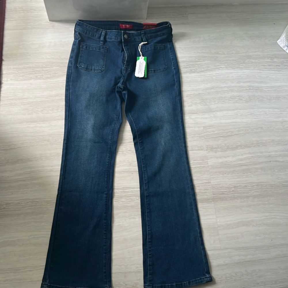 Guess jeans, patch pockets, bootcut, dark washed